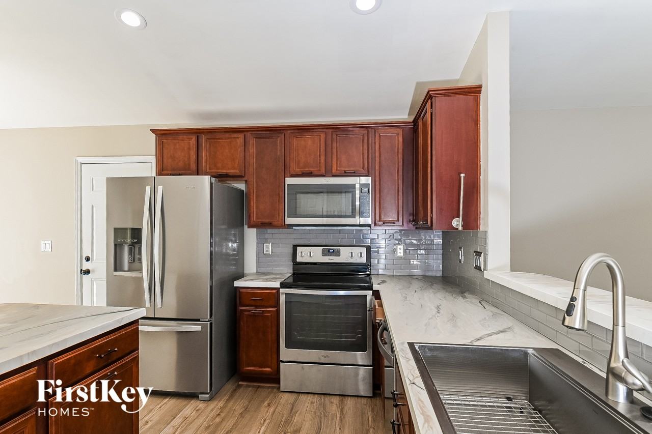 324 Brickhope Ln - Photo 6 of 15