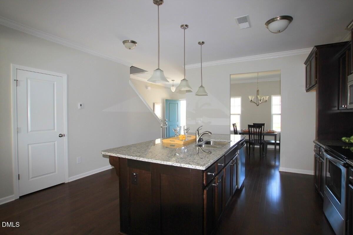 395 Shakespeare Dr - Photo 5 of 20