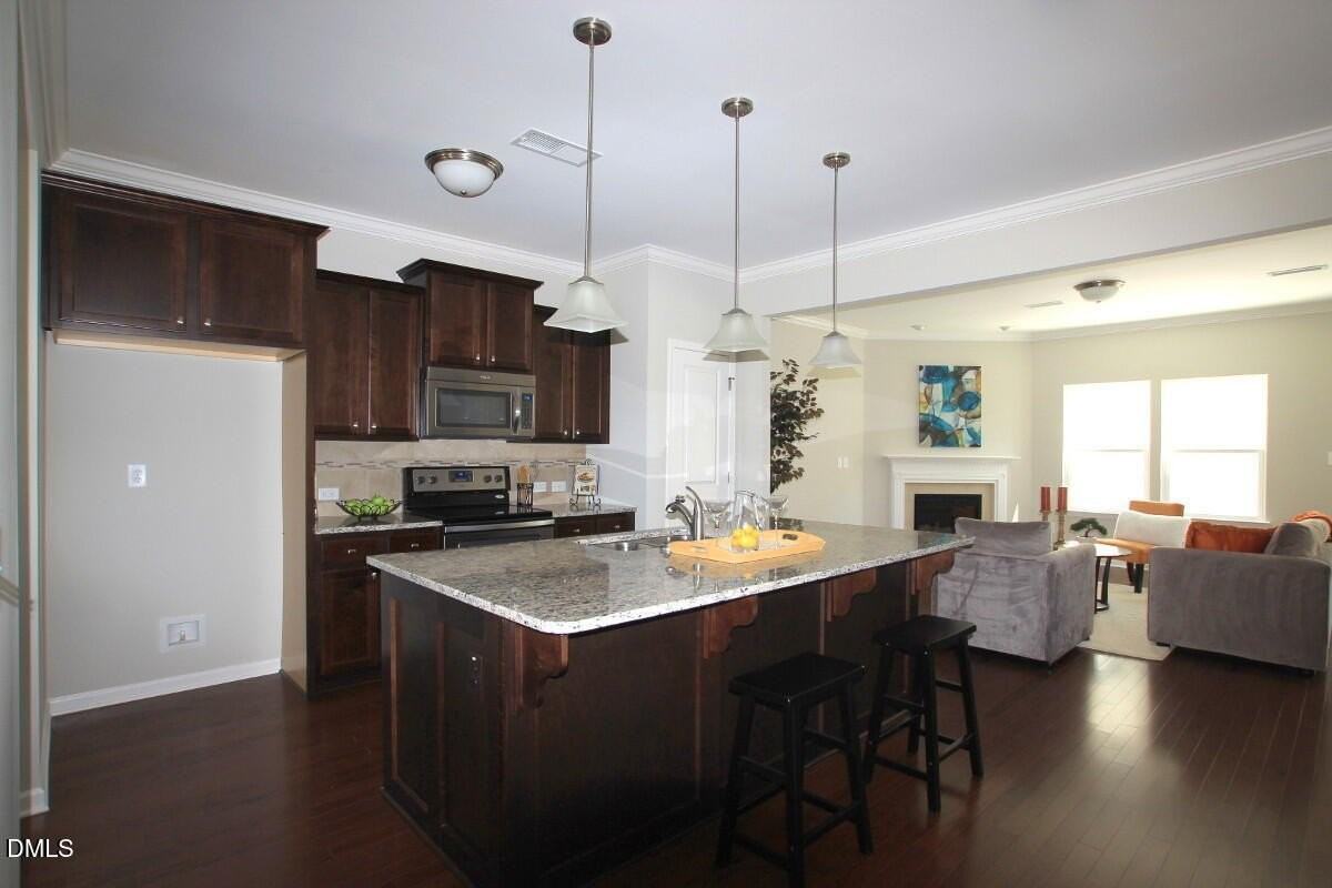 395 Shakespeare Dr - Photo 6 of 20