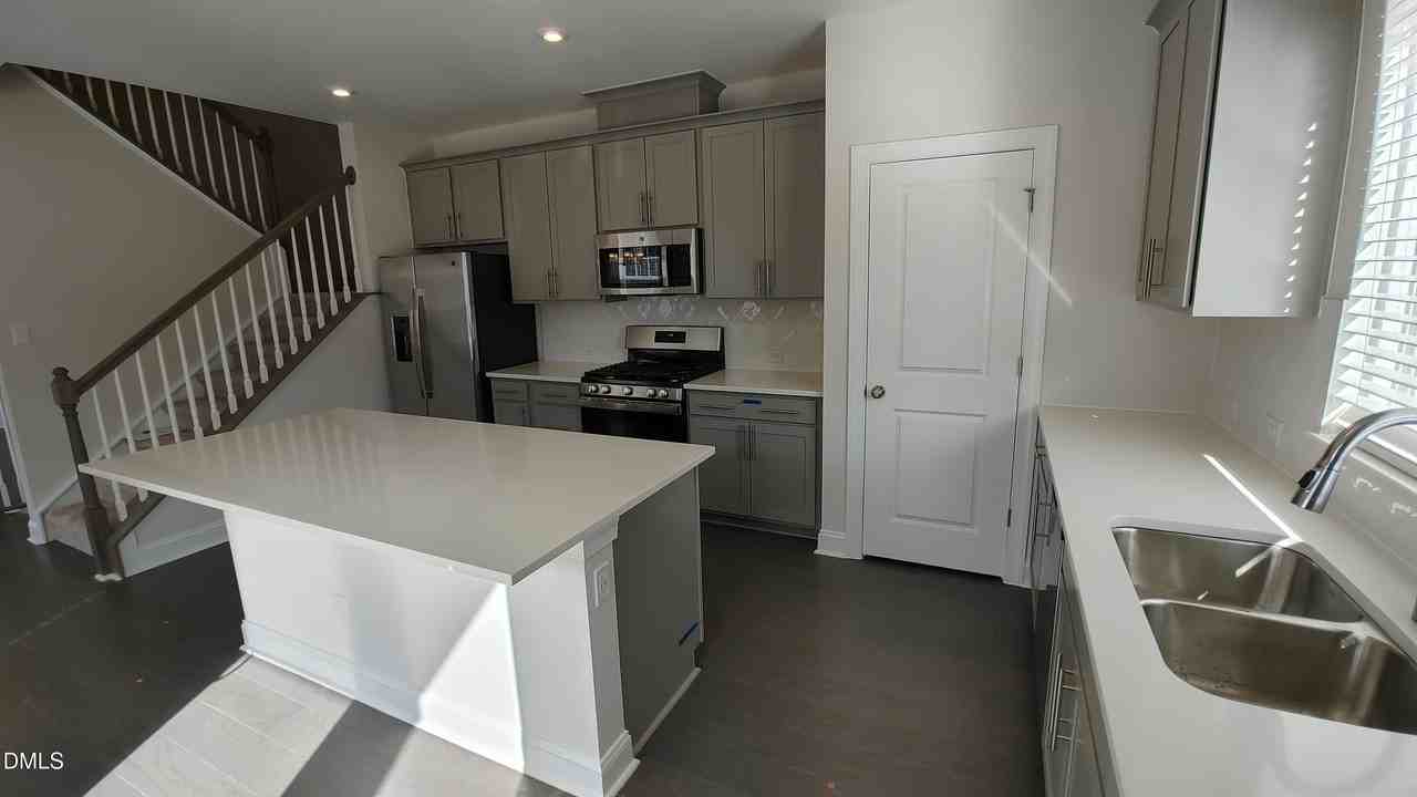 831 Amley Pl - Photo 7 of 27