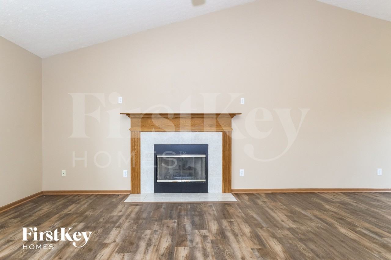 7104 Winchester Crossing Blvd - Photo 4 of 16