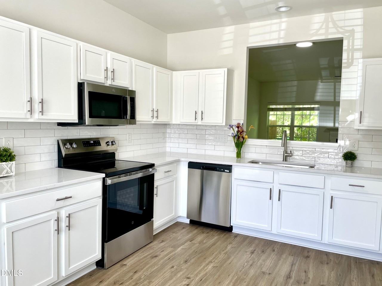 3525 Londonville Ln - Photo 4 of 29