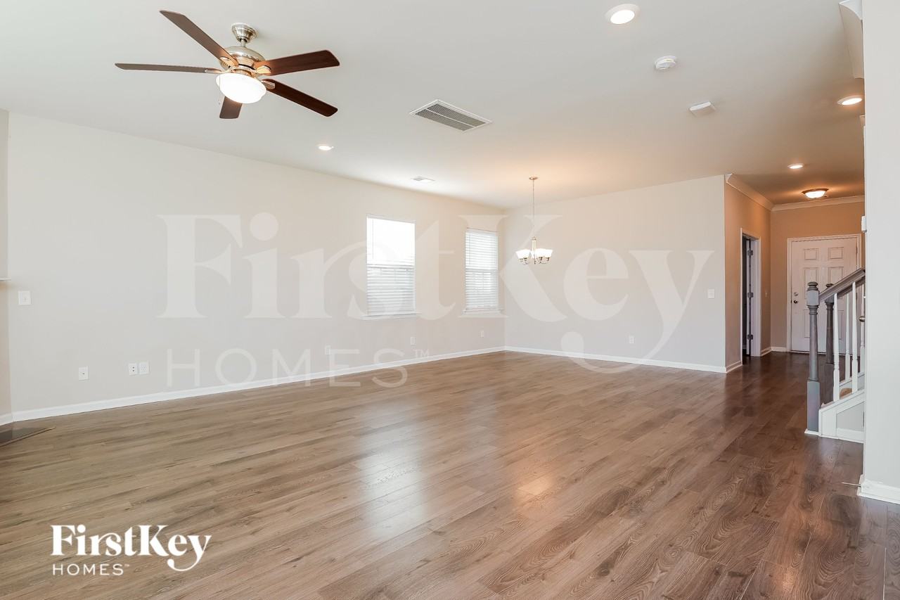 111 Stagecoach Ave - Photo 4 of 16