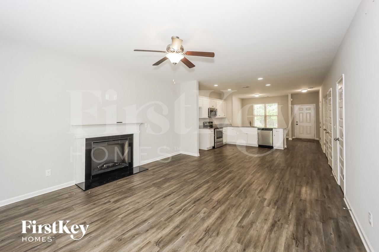 209 Grove Pointe Dr - Photo 4 of 15