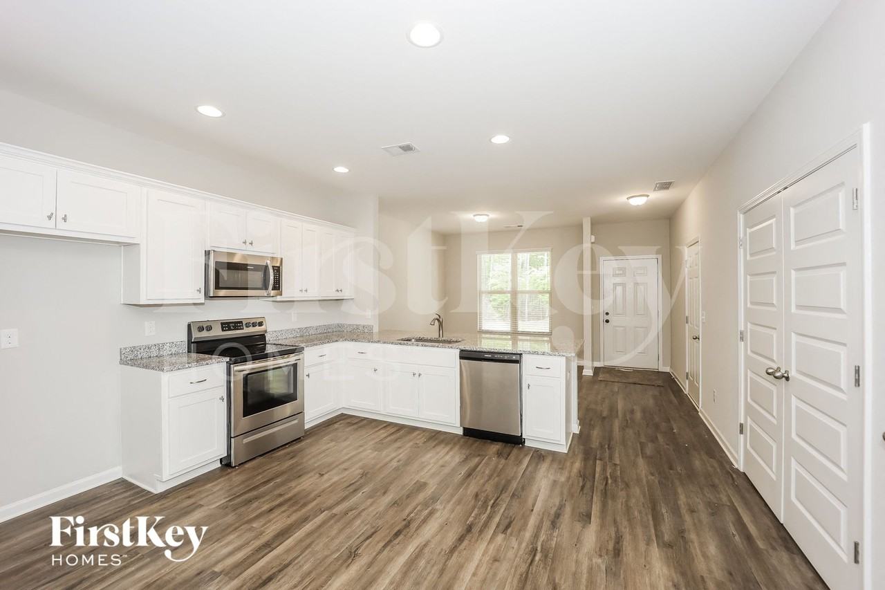 209 Grove Pointe Dr - Photo 6 of 15