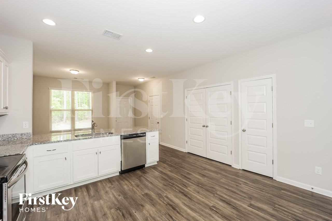 209 Grove Pointe Dr - Photo 7 of 15