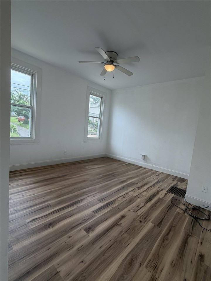 467 Reno St - Photo 2 of 13