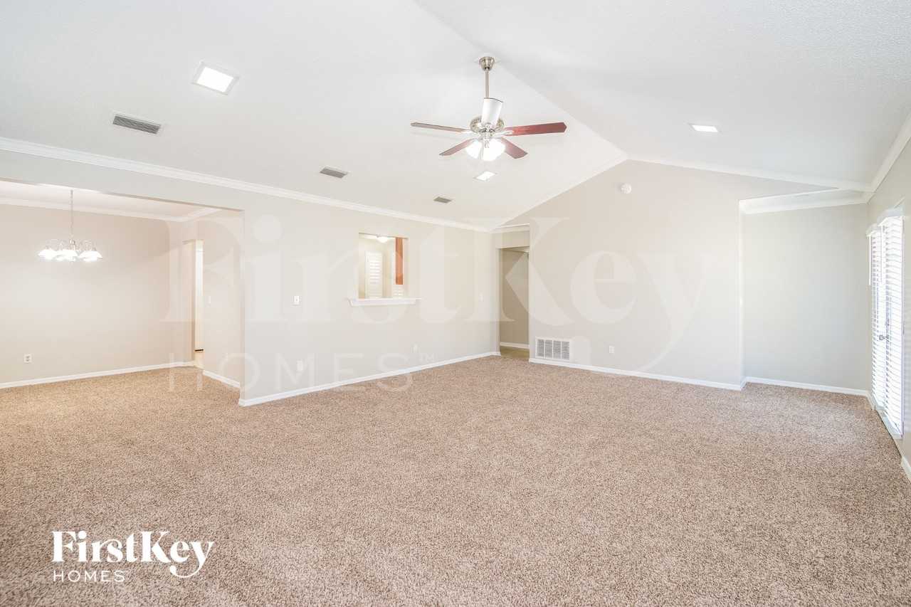 1746 Cinnamon Dr - Photo 4 of 16