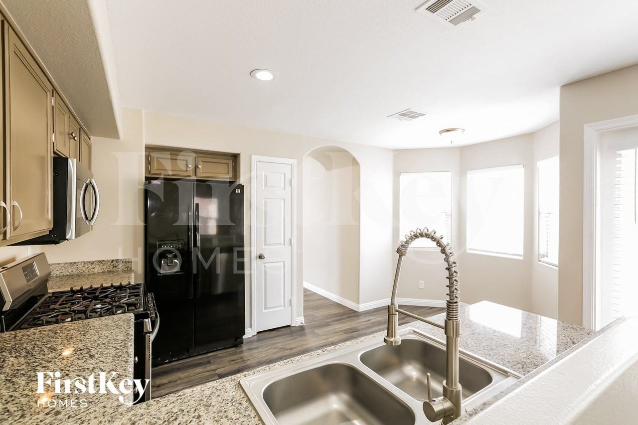 8905 Ballad Ave - Photo 7 of 15