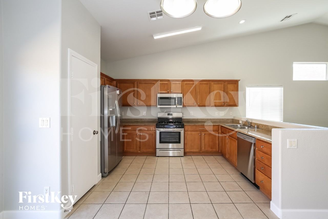 6138 Sydney Bay Ct - Photo 7 of 15