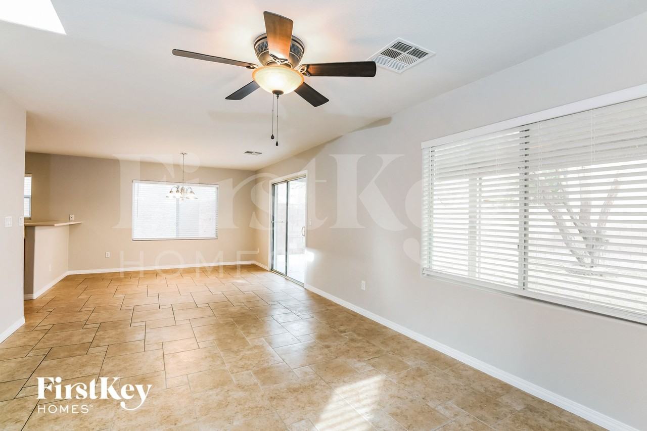 6422 Fulton Meadows Ave - Photo 3 of 15