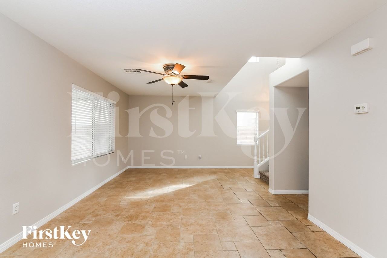 6422 Fulton Meadows Ave - Photo 4 of 15
