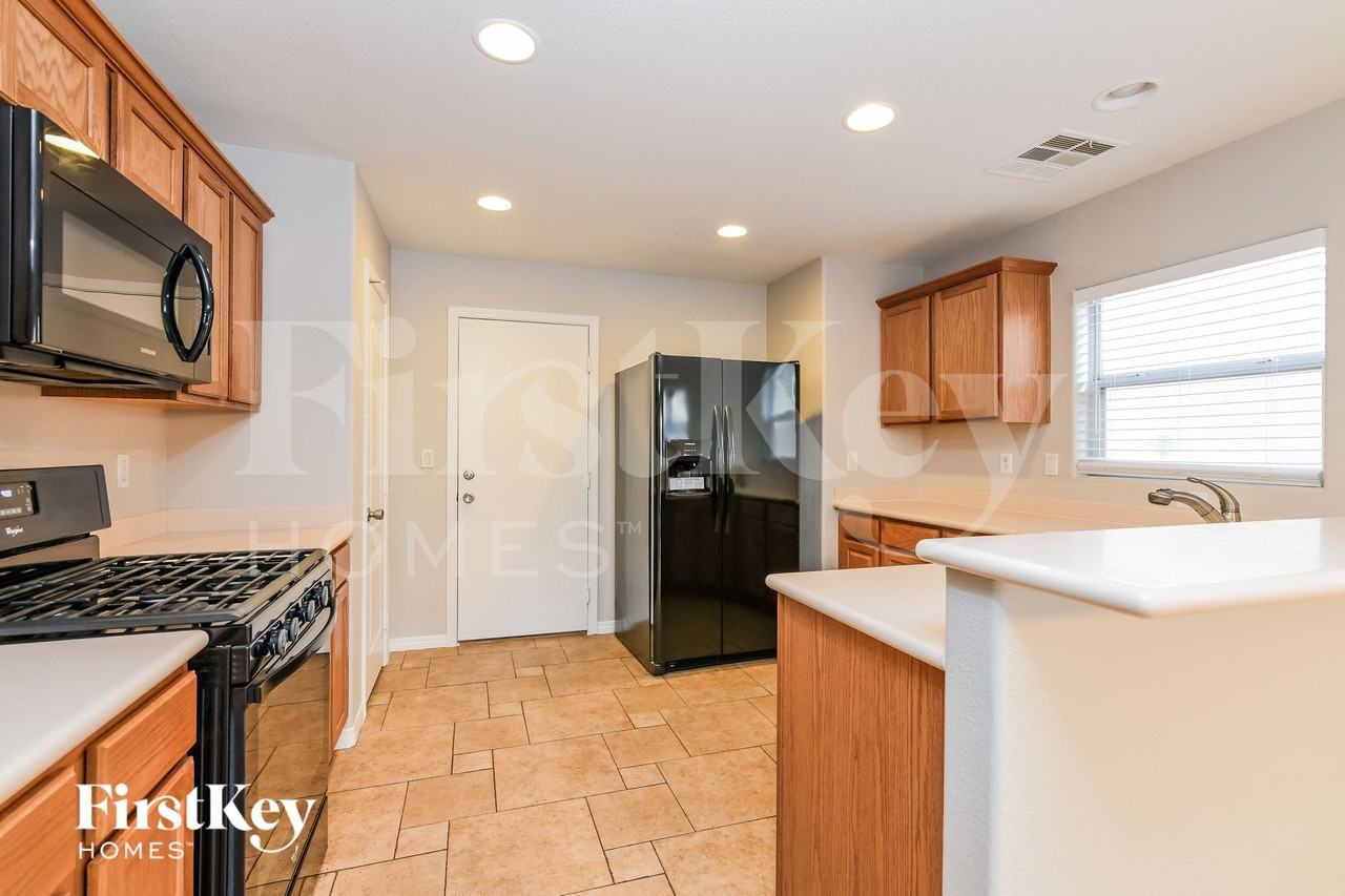 6422 Fulton Meadows Ave - Photo 6 of 15