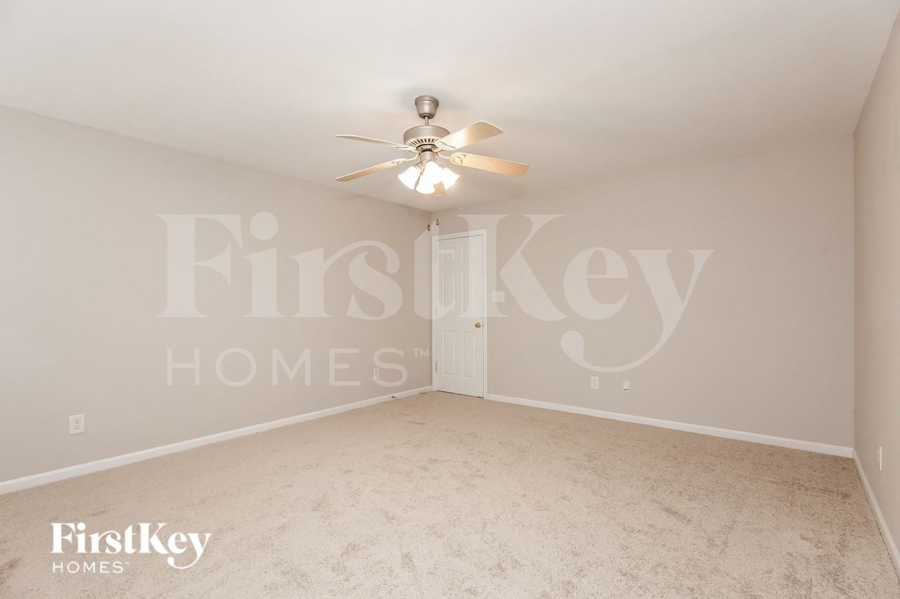 5633 Waverly Lynn Ln - Photo 6 of 15