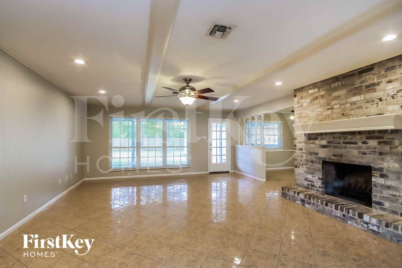 26715 Westwood Dr - Photo 3 of 16