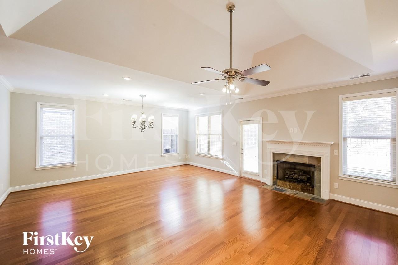 5537 Park Side Cir - Photo 3 of 15