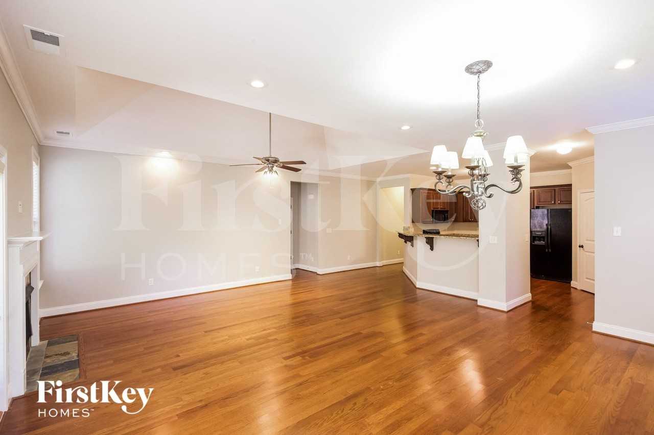 5537 Park Side Cir - Photo 4 of 15
