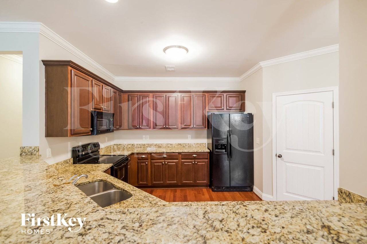5537 Park Side Cir - Photo 5 of 15