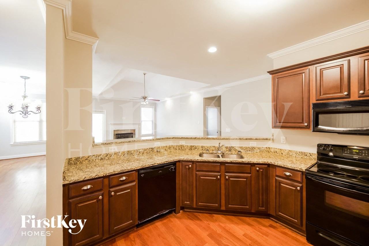 5537 Park Side Cir - Photo 6 of 15