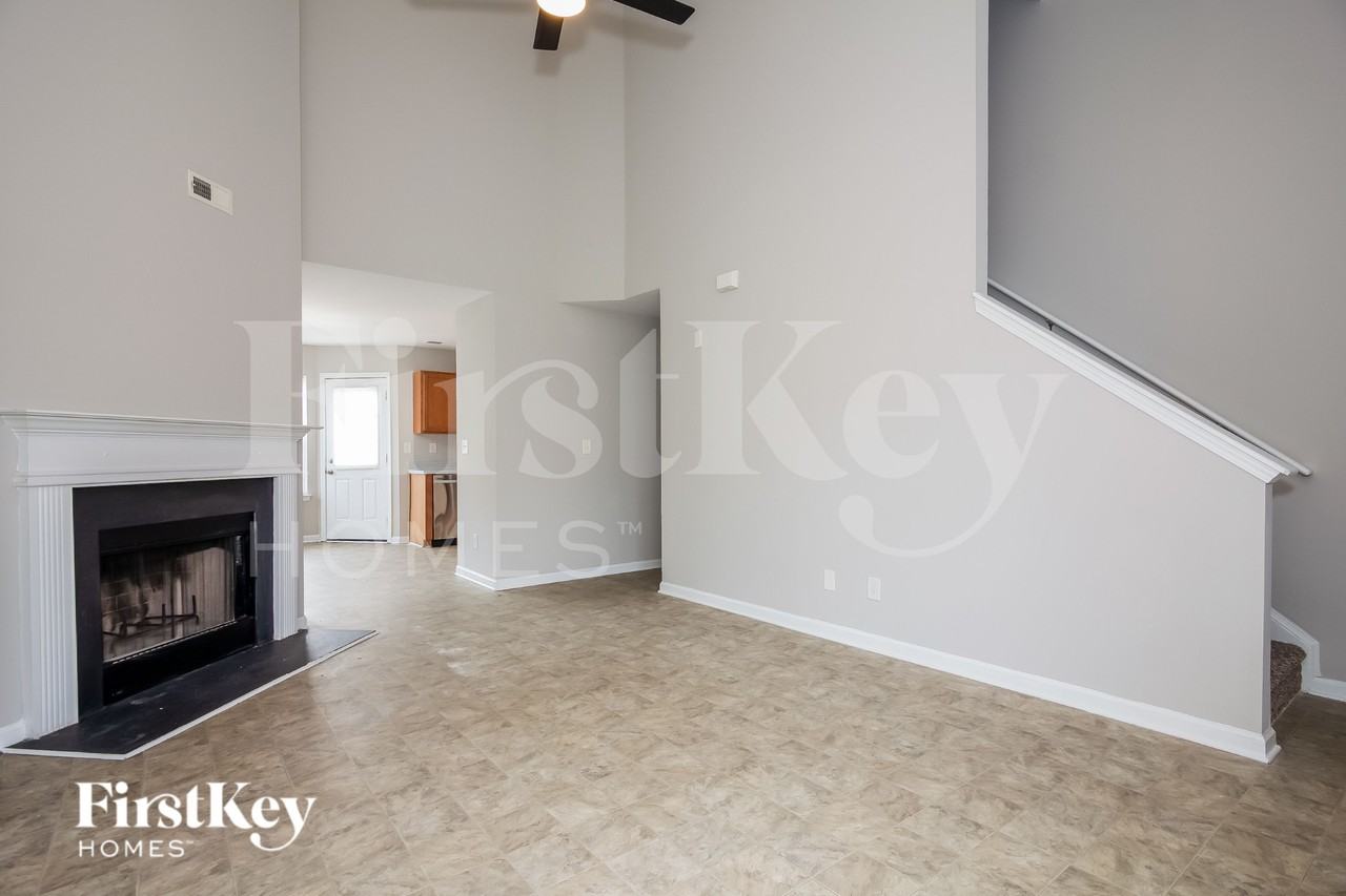 7301 Hidden Creek Dr - Photo 4 of 15