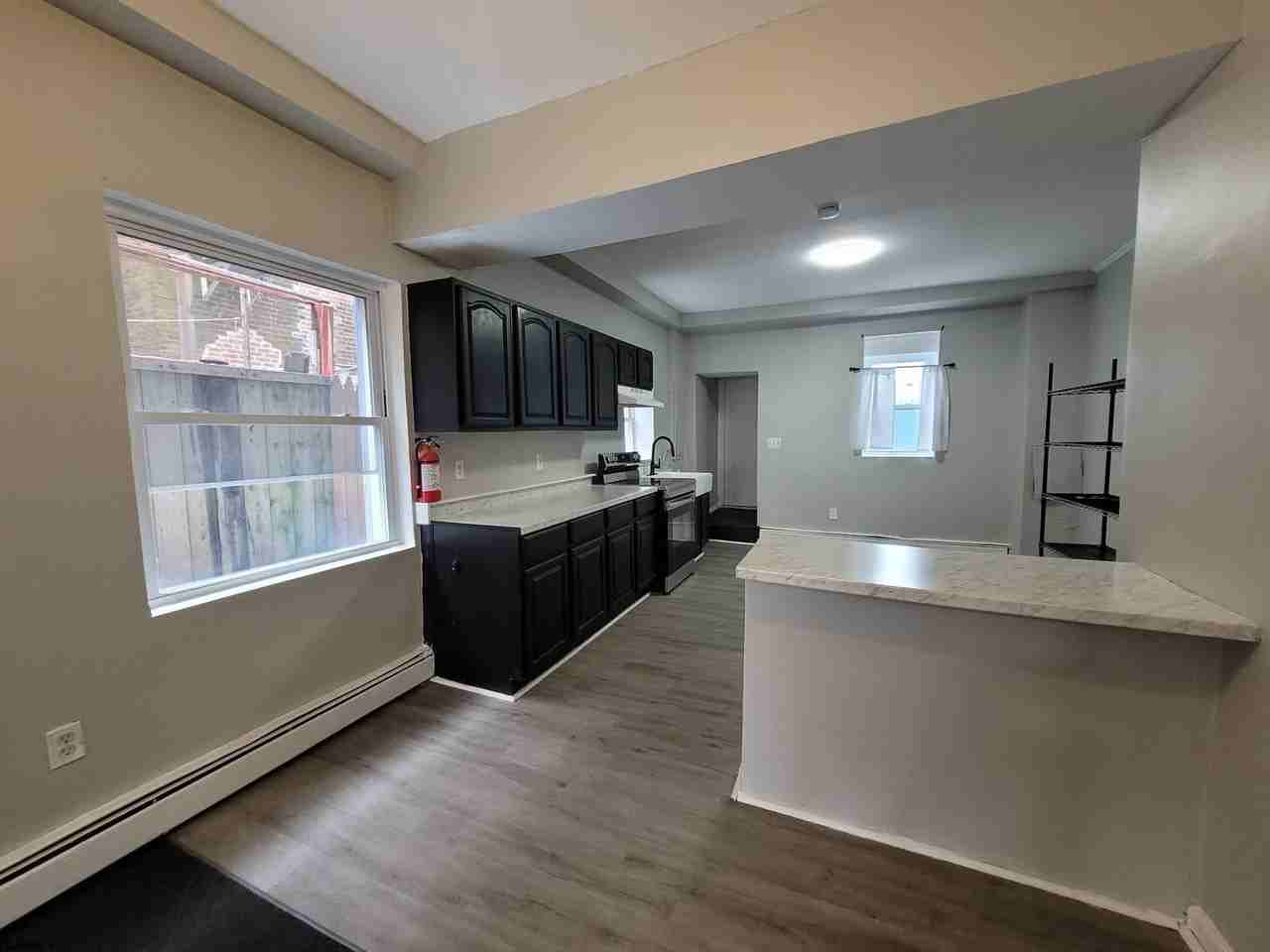 1108 Baltic Ave - Photo 5 of 18