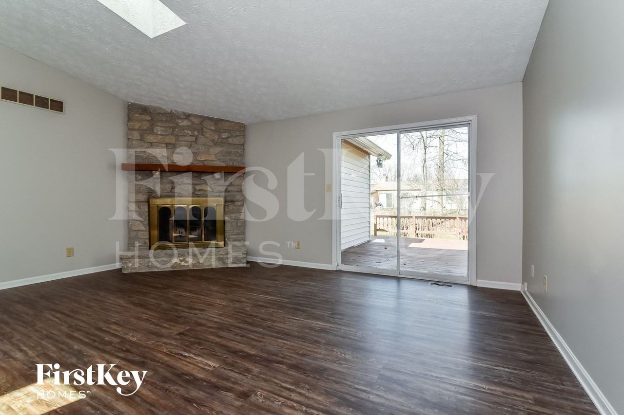 5844 Timber Lake Blvd - Photo 3 of 15