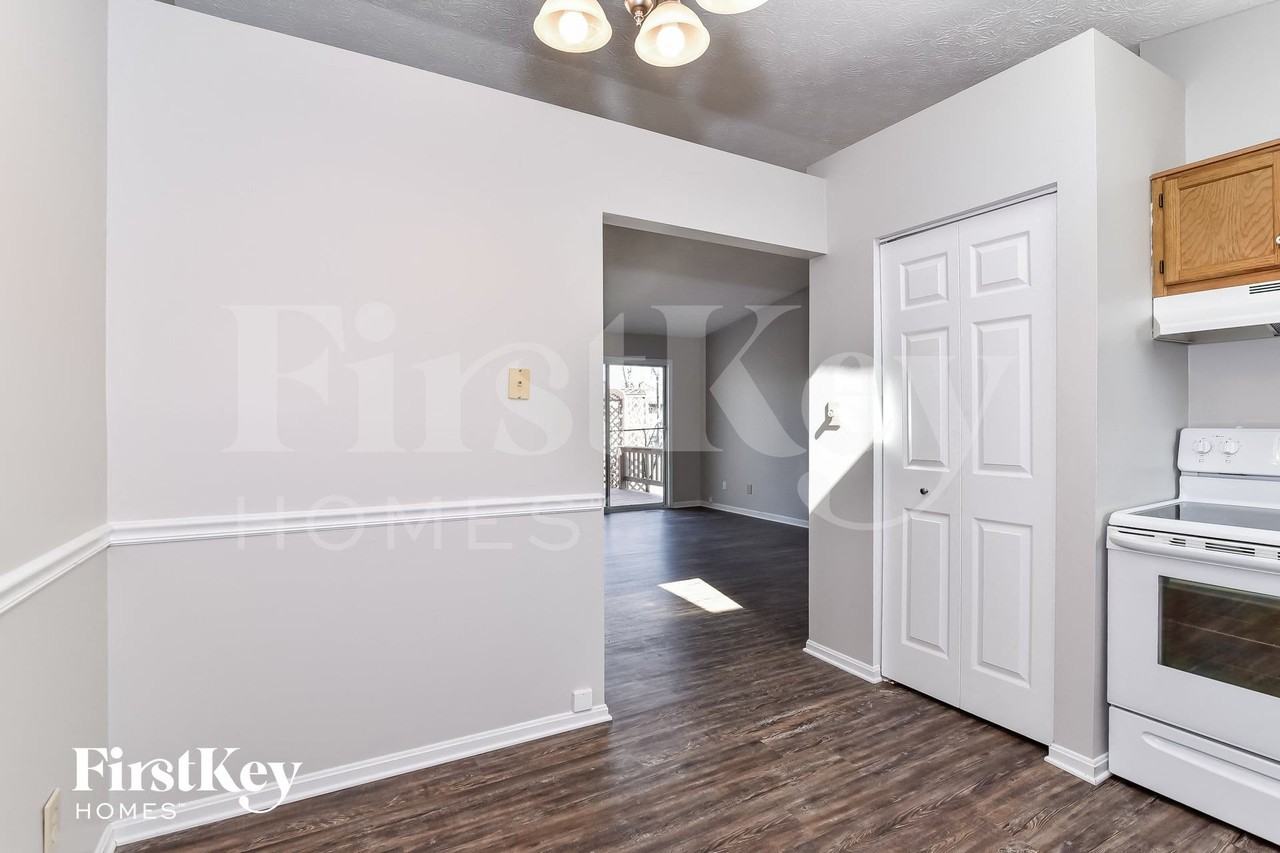 5844 Timber Lake Blvd - Photo 5 of 15