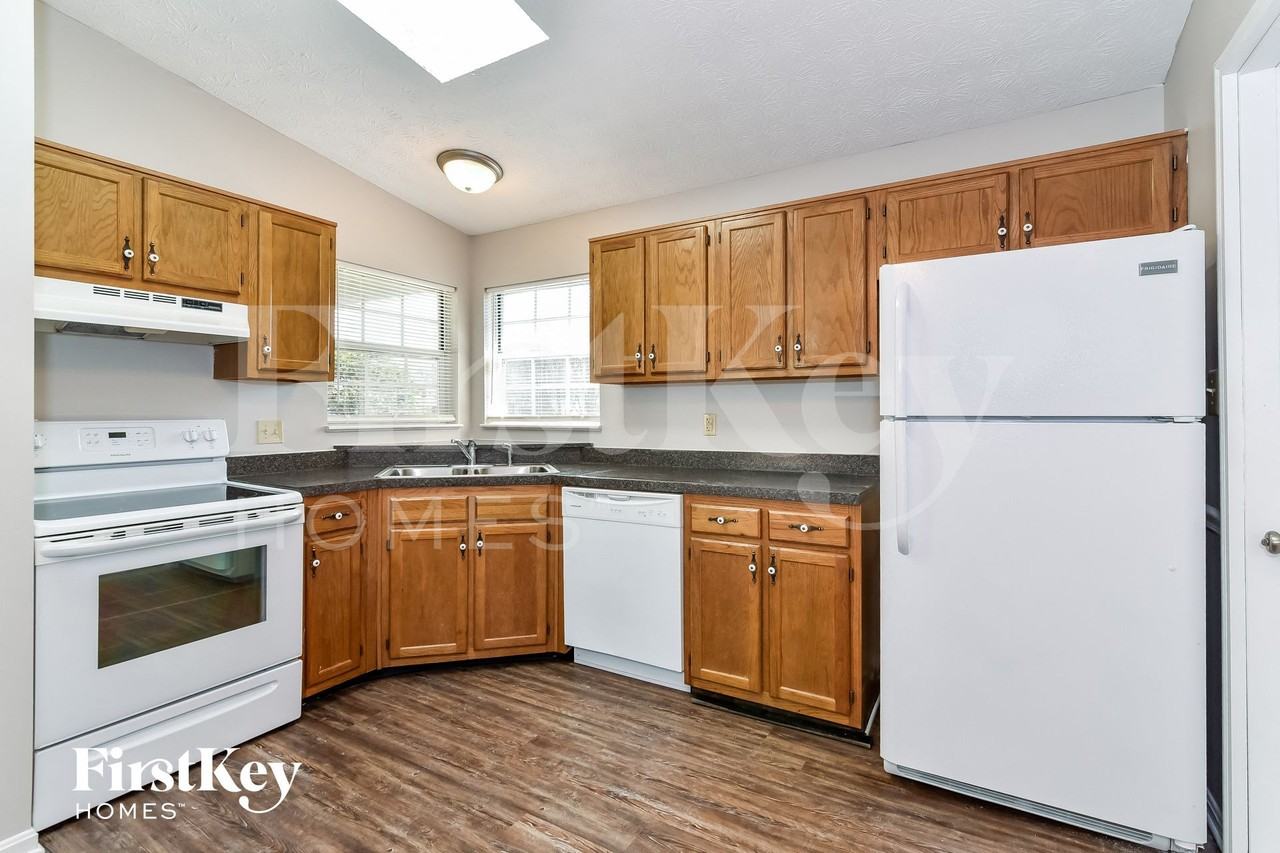 5844 Timber Lake Blvd - Photo 6 of 15