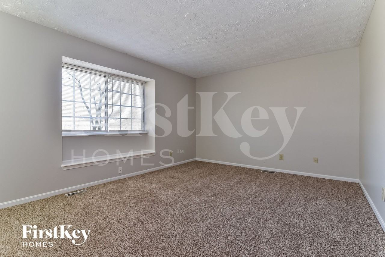 5844 Timber Lake Blvd - Photo 7 of 15