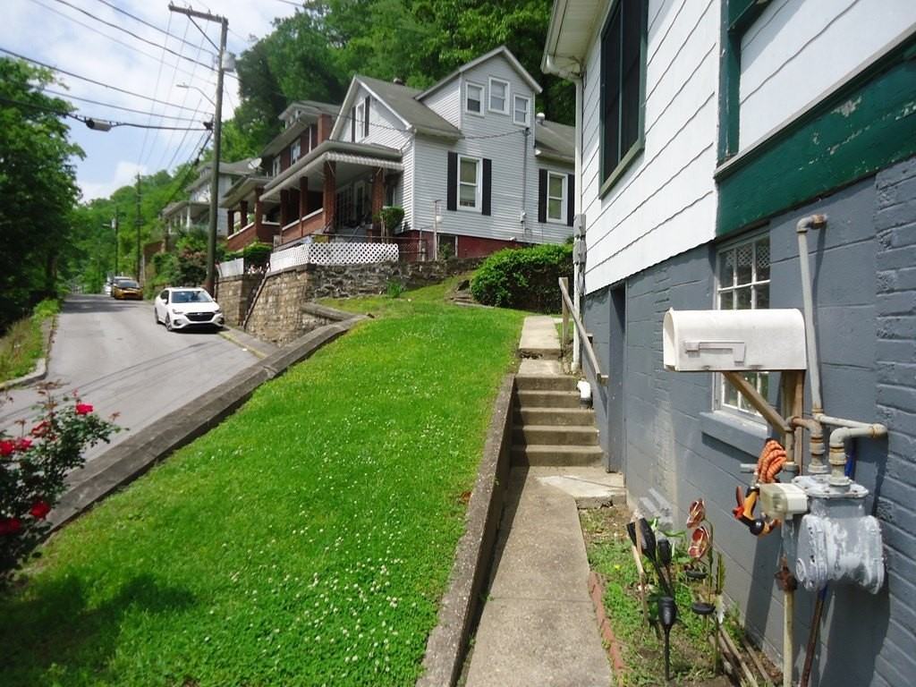 20 Hobart St - Photo 4 of 10
