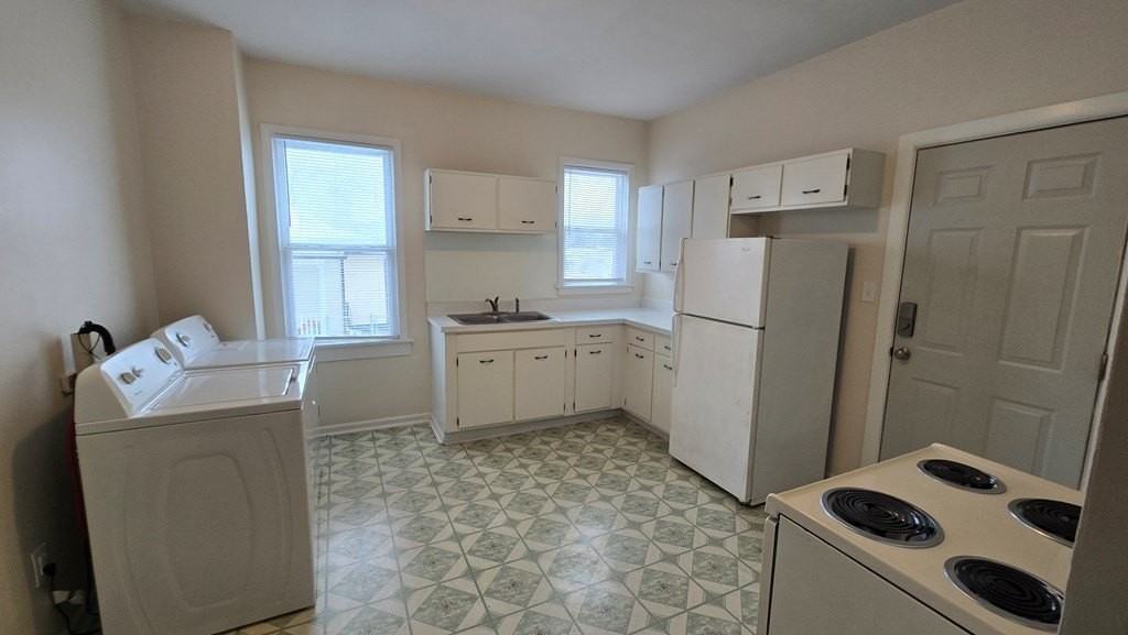 228 Summerlee Ave Apt 1 - Photo 5 of 10