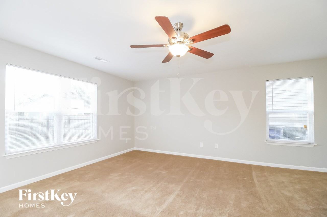 4360 Oak Pointe Dr - Photo 3 of 15