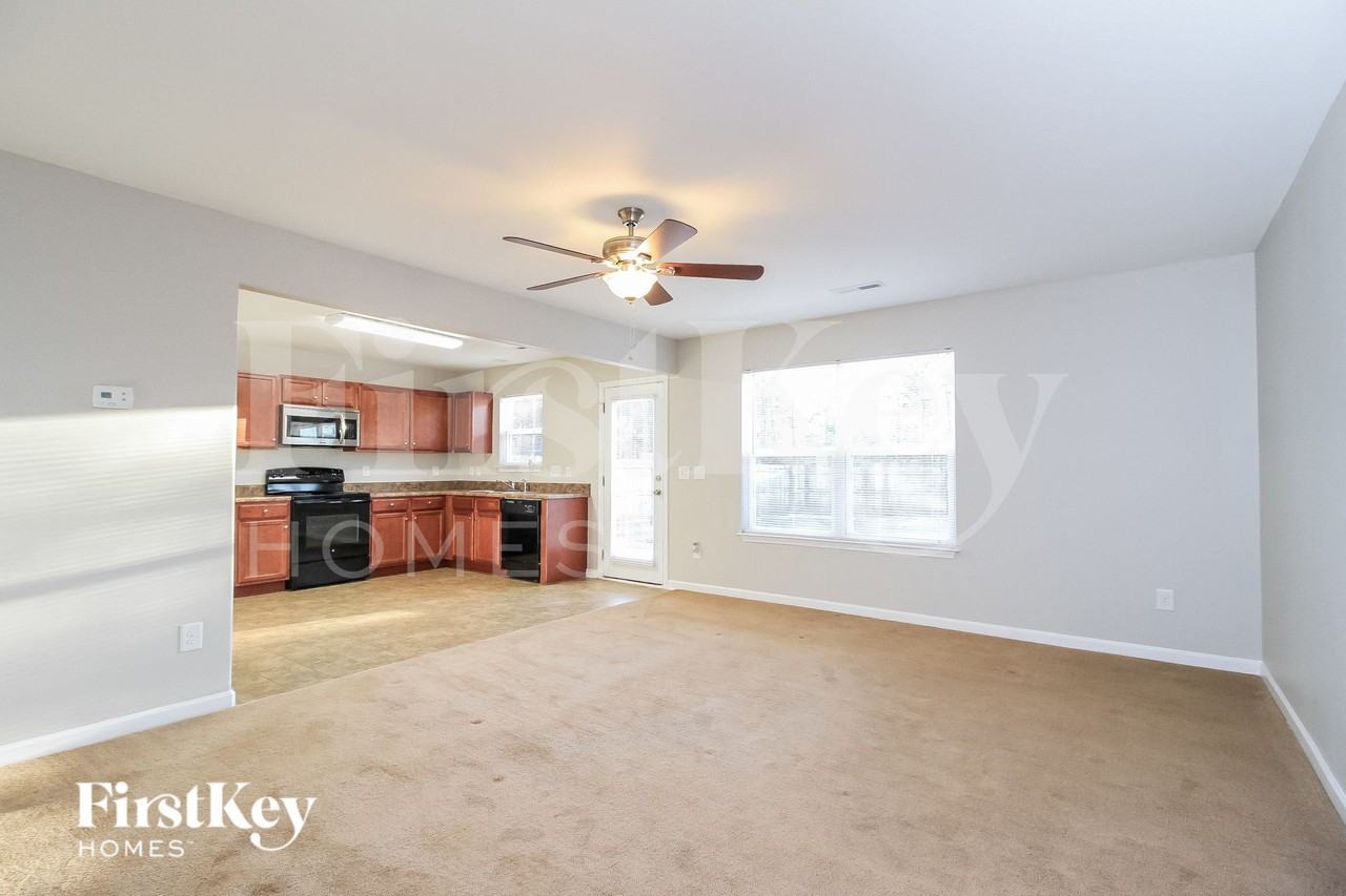 4360 Oak Pointe Dr - Photo 4 of 15