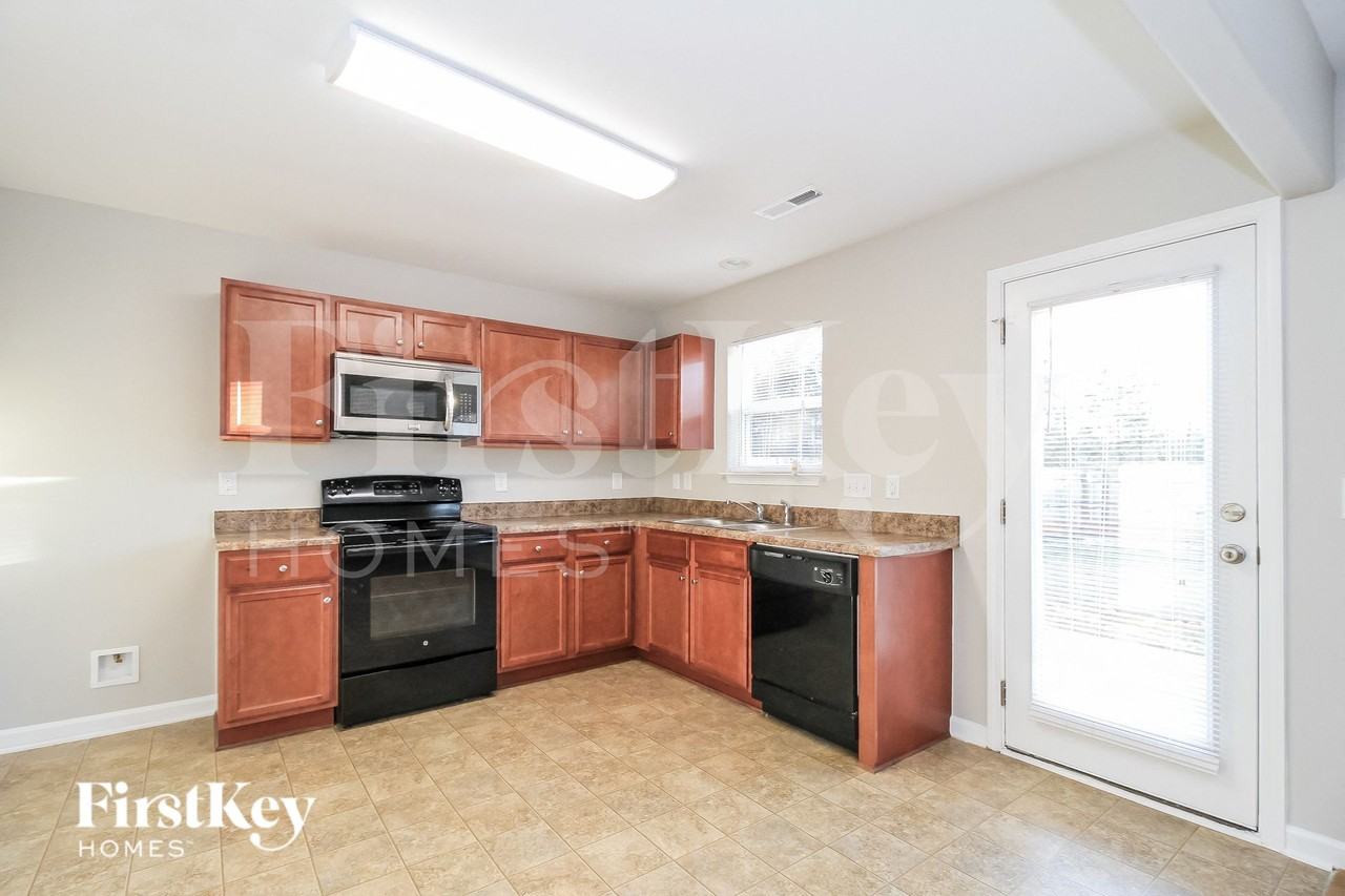 4360 Oak Pointe Dr - Photo 5 of 15