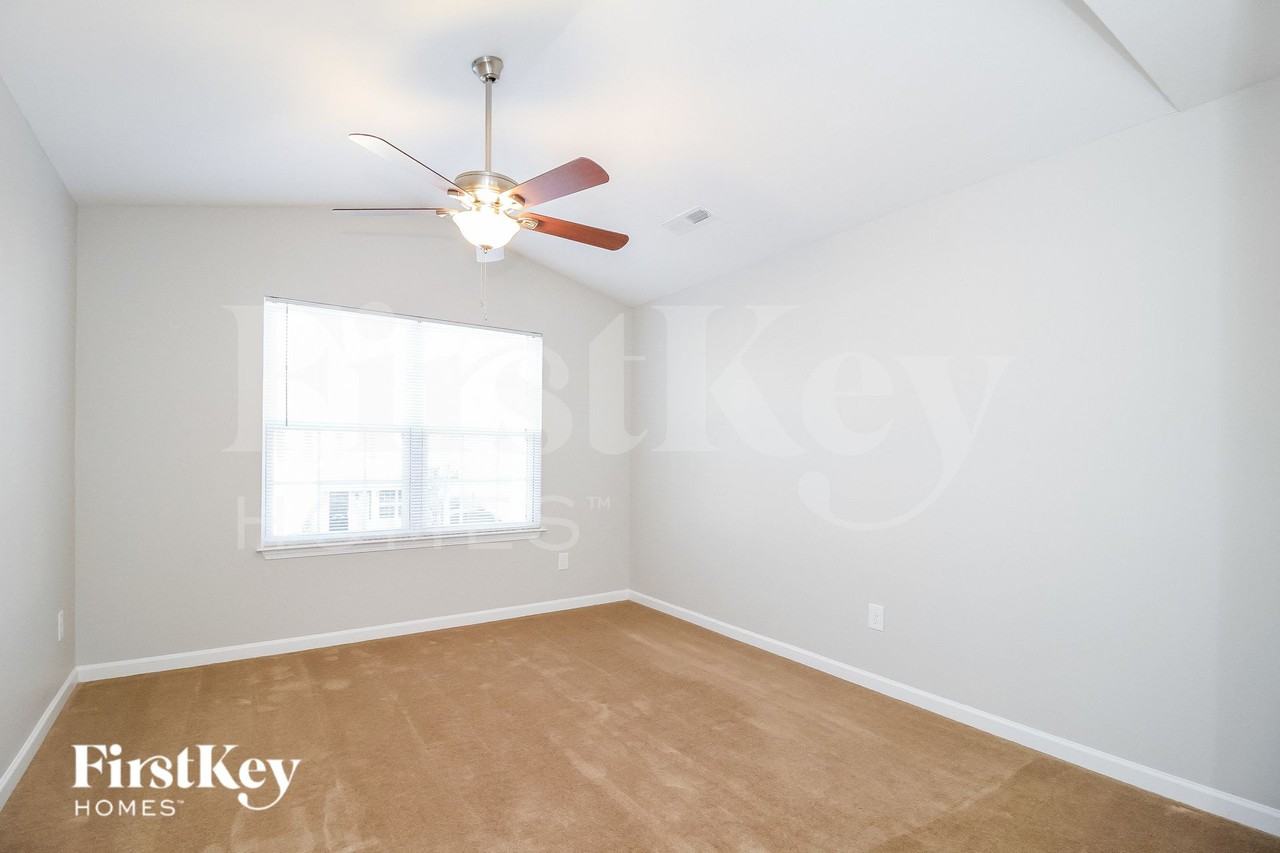 4360 Oak Pointe Dr - Photo 6 of 15