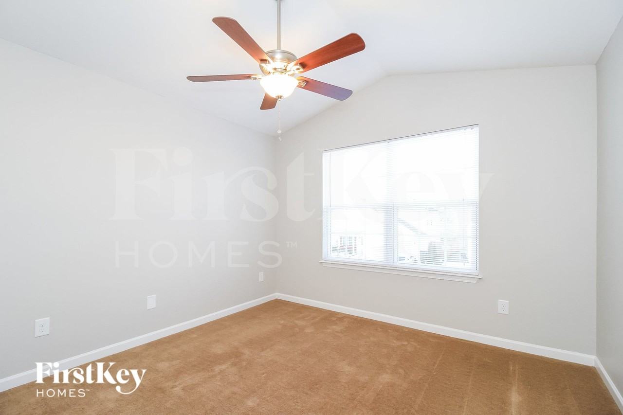 4360 Oak Pointe Dr - Photo 7 of 15