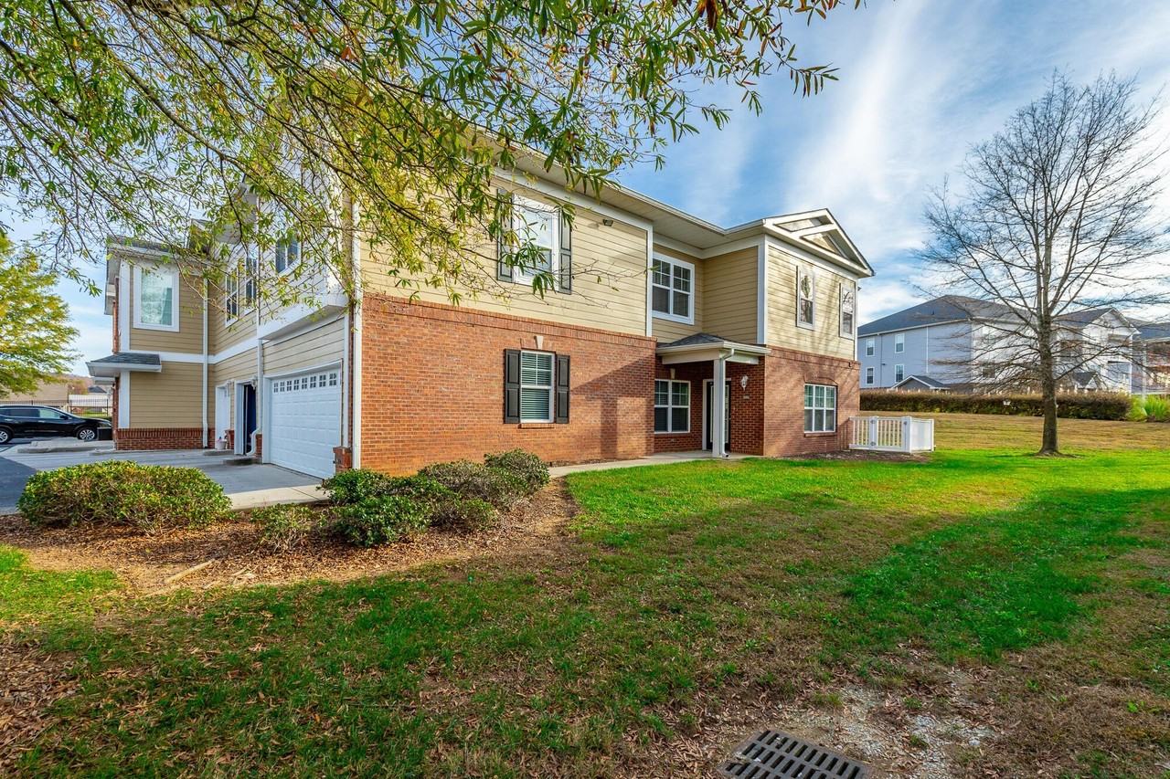 6105 Regency Ct - Photo 2 of 37