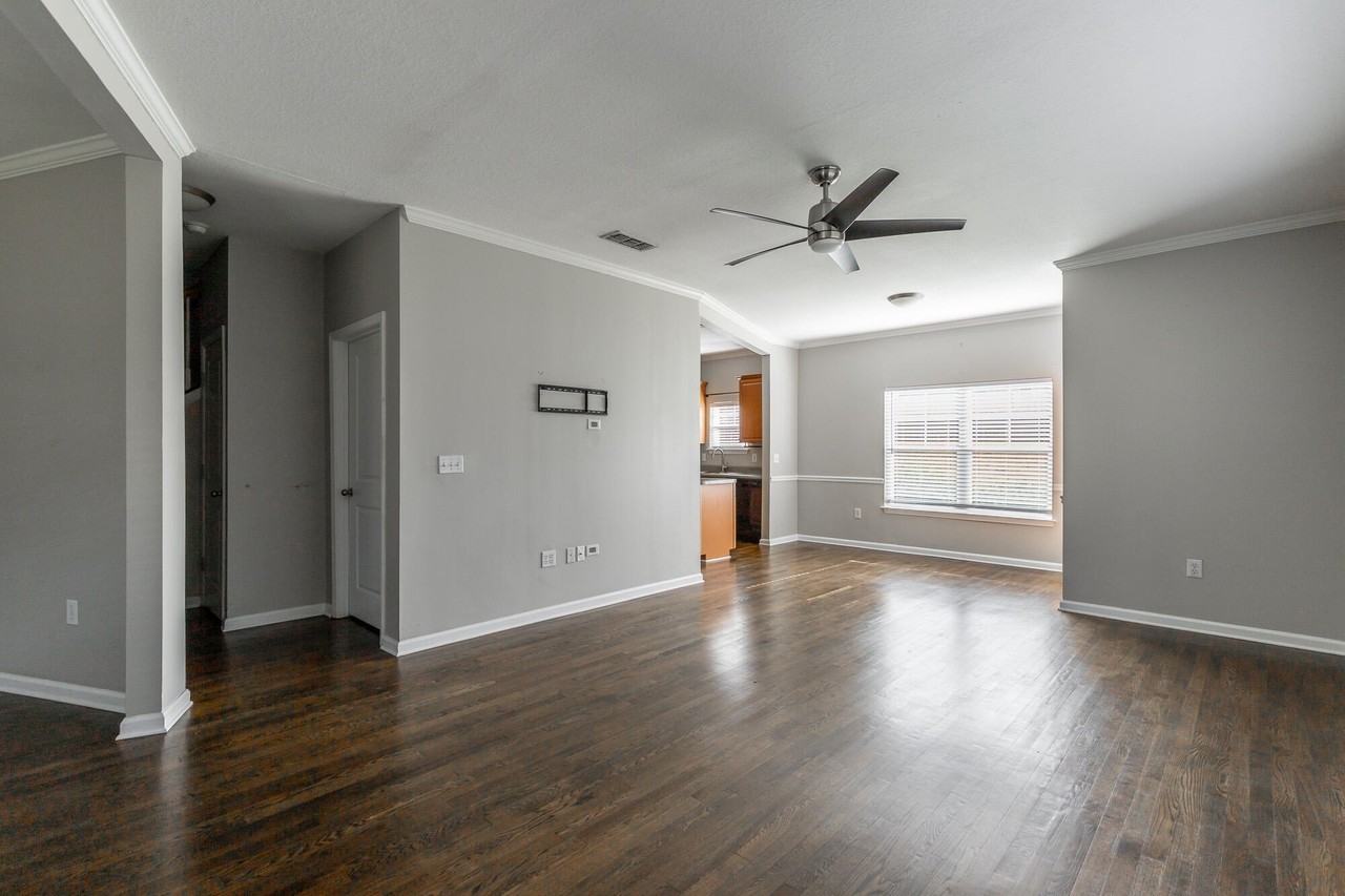 6105 Regency Ct - Photo 4 of 37
