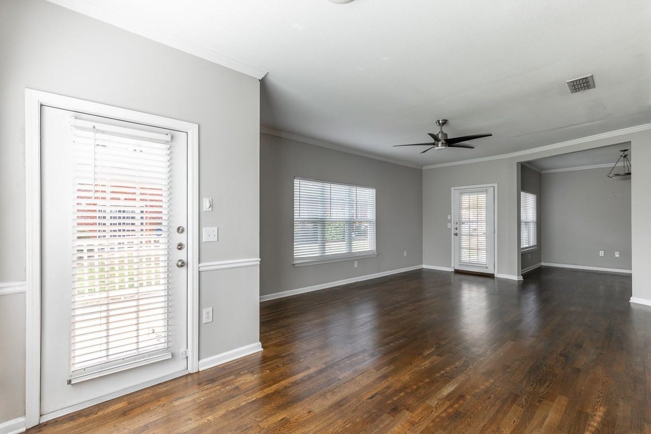 6105 Regency Ct - Photo 5 of 37