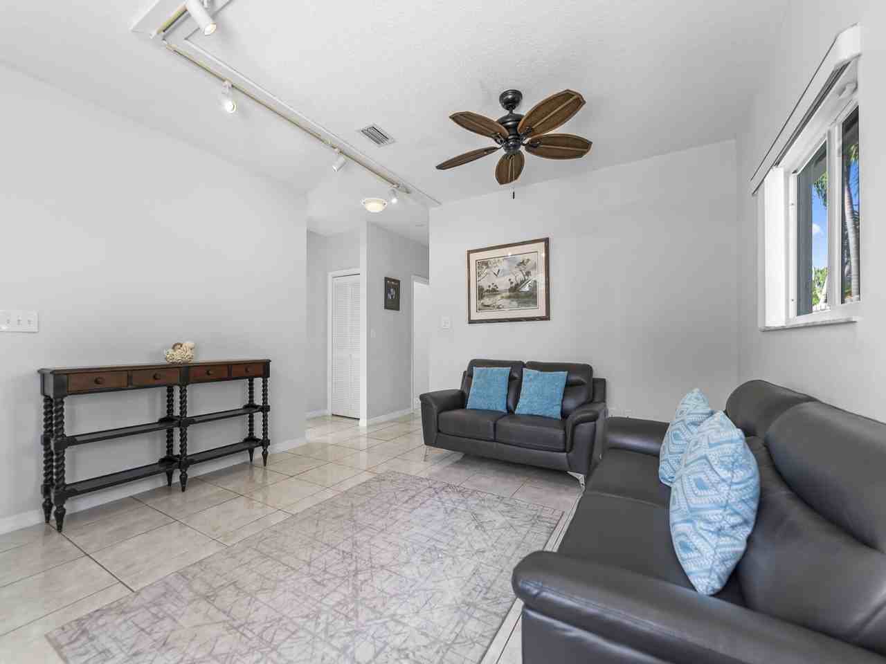 6 Se Marlin Ave - Photo 3 of 47