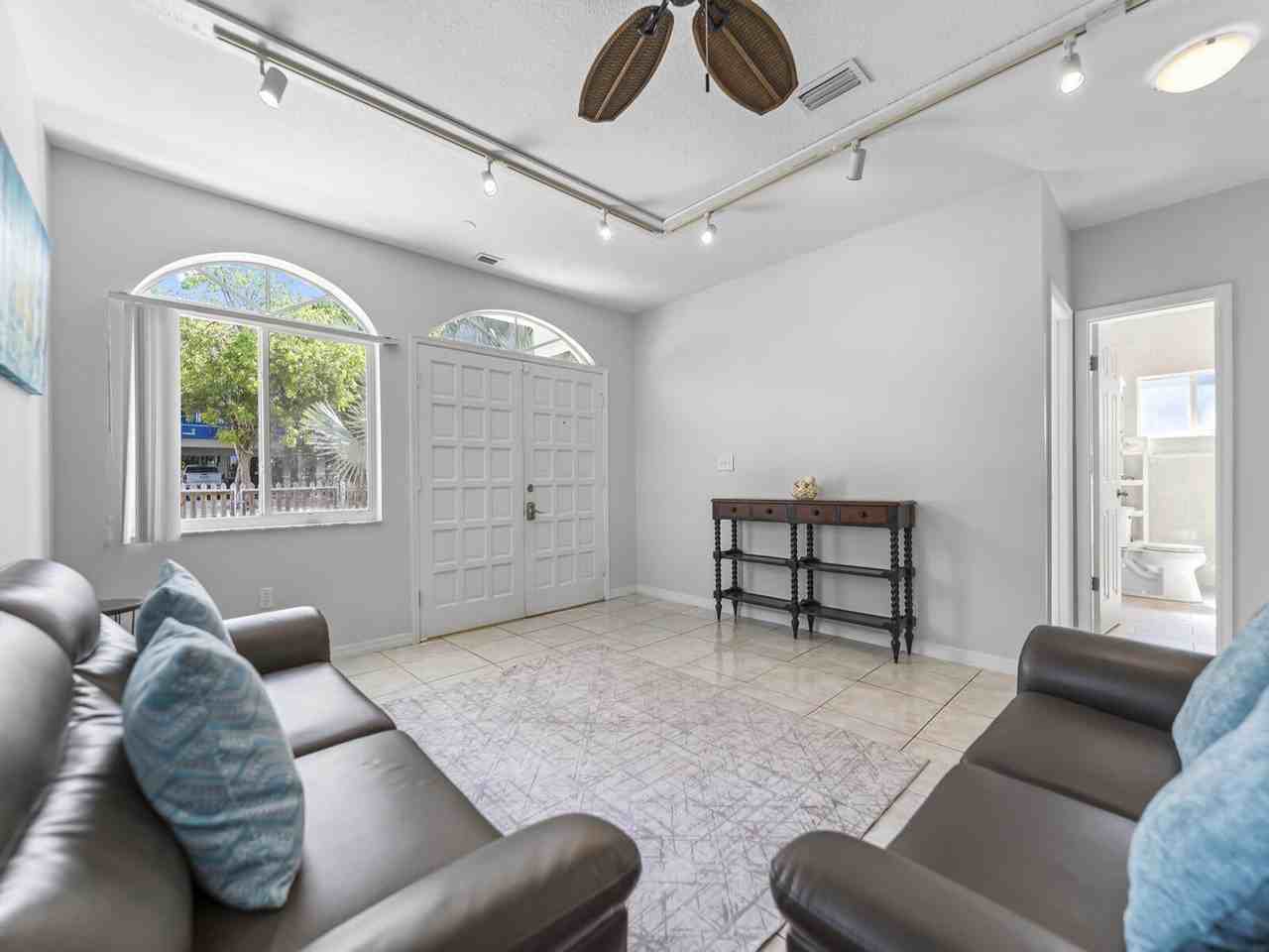 6 Se Marlin Ave - Photo 4 of 47