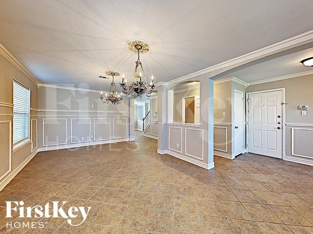 9812 Westmere Ln - Photo 2 of 17