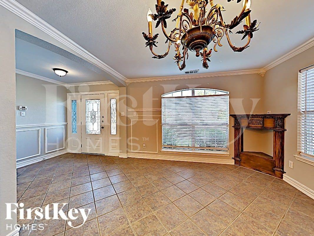 9812 Westmere Ln - Photo 3 of 17