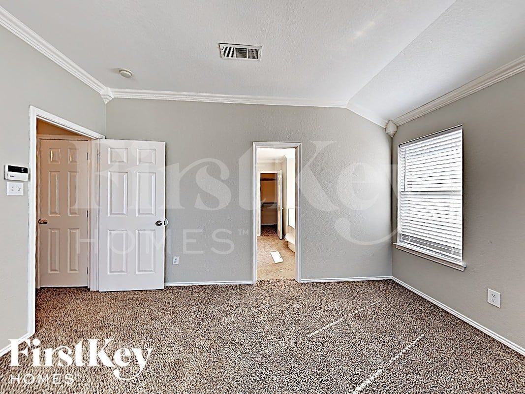 9812 Westmere Ln - Photo 6 of 17