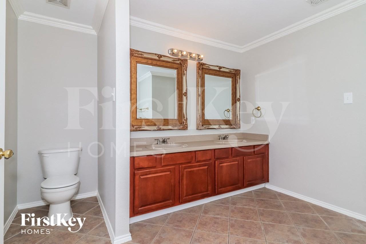 9812 Westmere Ln - Photo 7 of 17