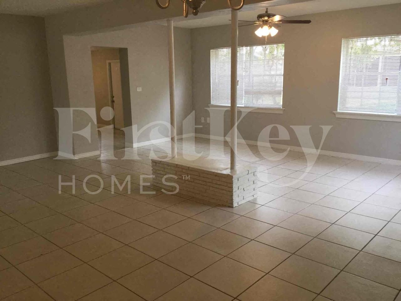 980 Nw 182nd St - Photo 4 of 19