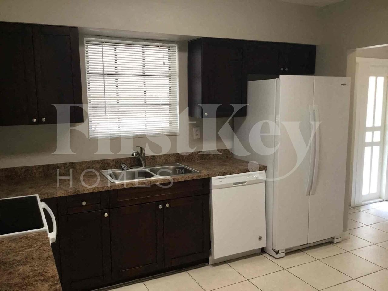 980 Nw 182nd St - Photo 7 of 19