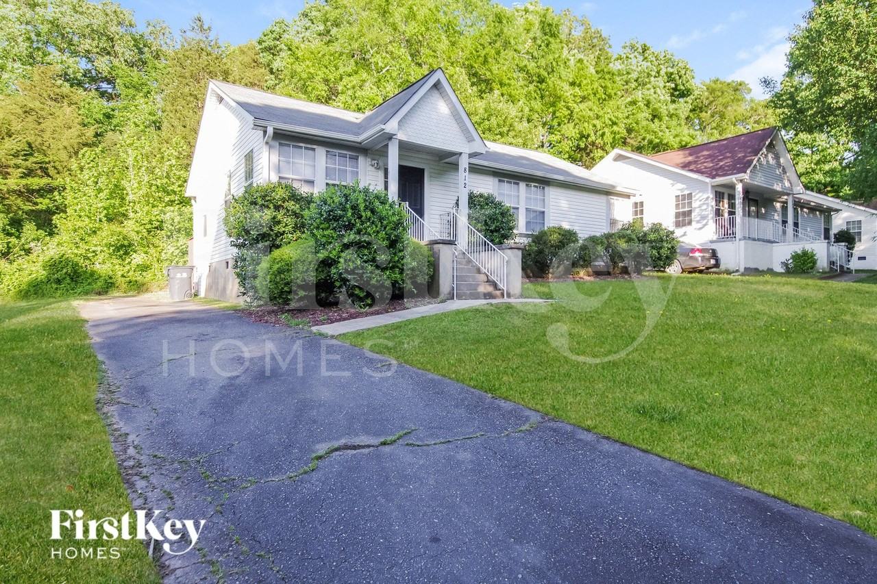 812 Silver Ct - Photo 2 of 15