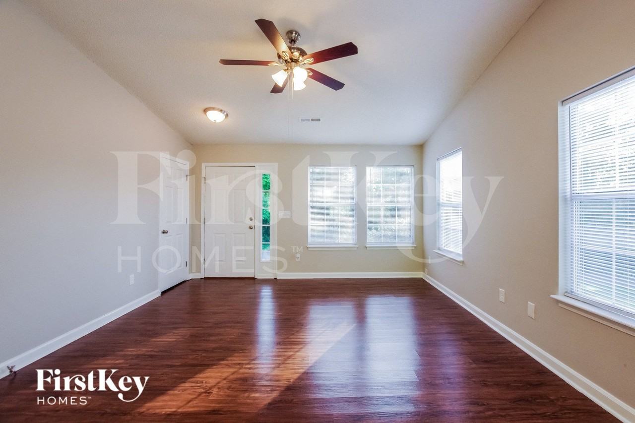 812 Silver Ct - Photo 3 of 15