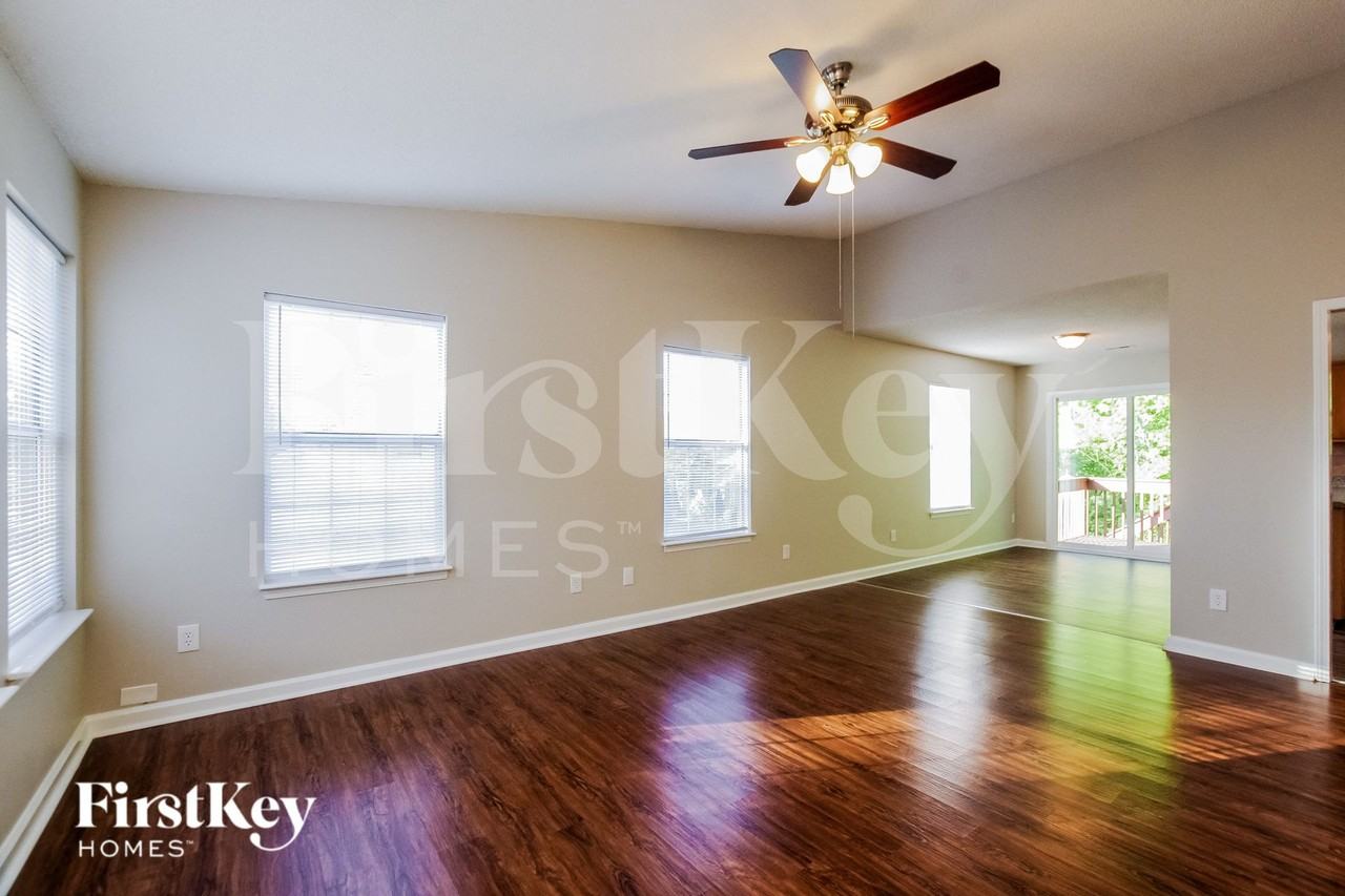 812 Silver Ct - Photo 4 of 15